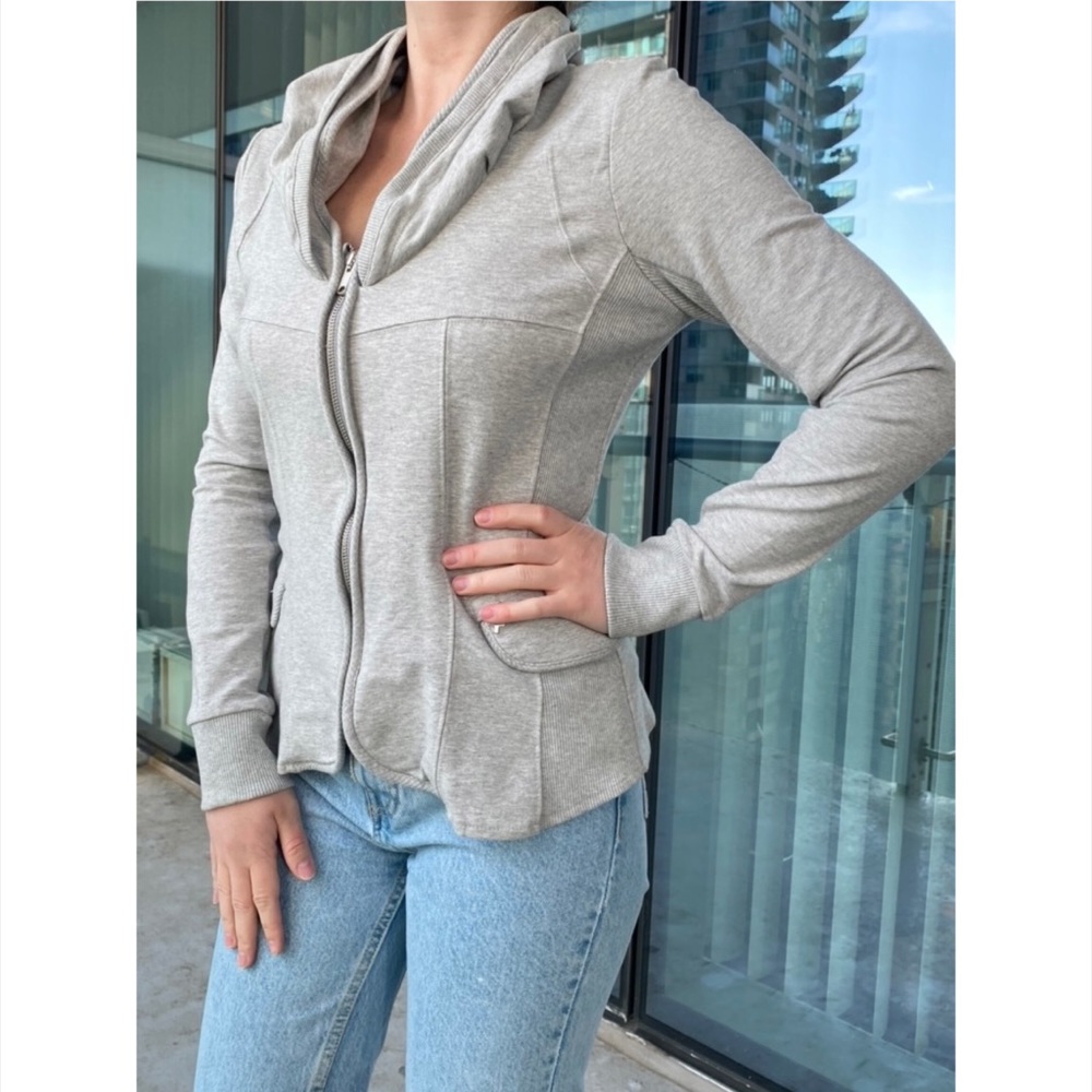 Zip up grey sweatshirt
